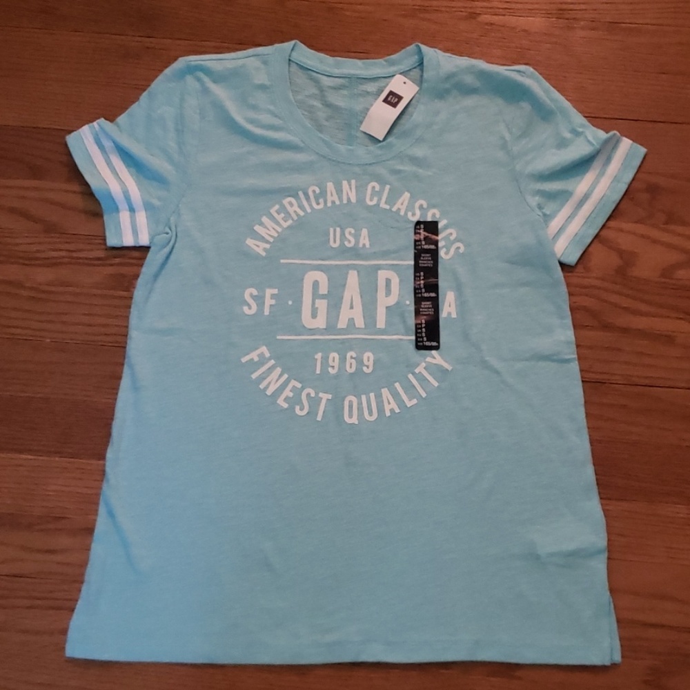 NWT Gap T shirt Womans size small